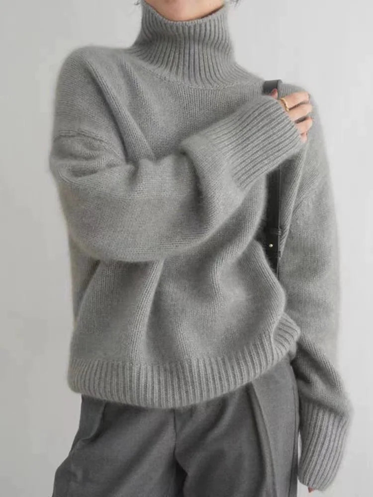 Amanda | Elegant Turtleneck